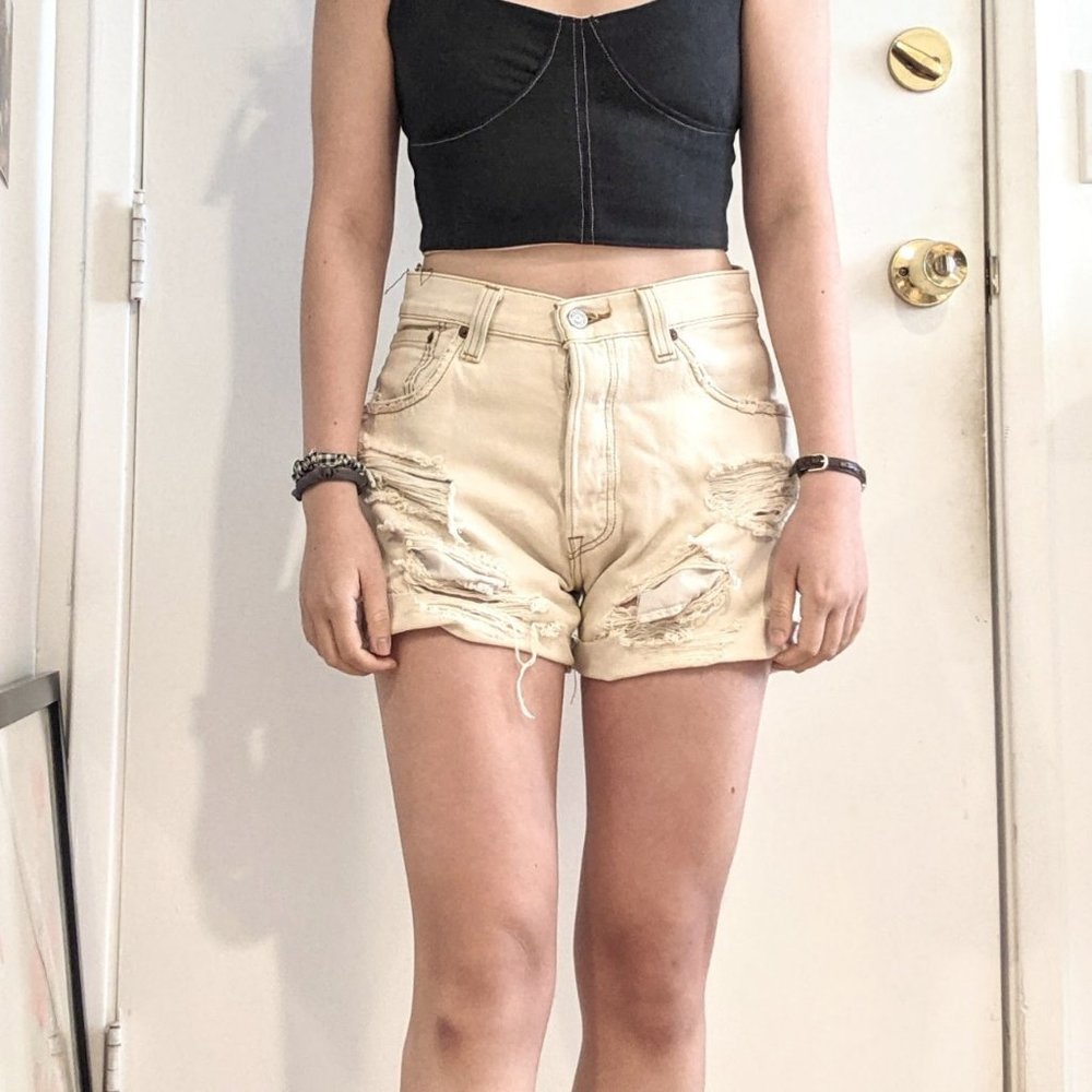 levi's distressed high waisted cream shorts